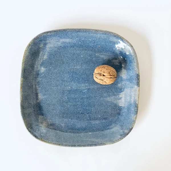 Assiette carrée bleue – Sara Mauvilly pour Galerie Marguerite