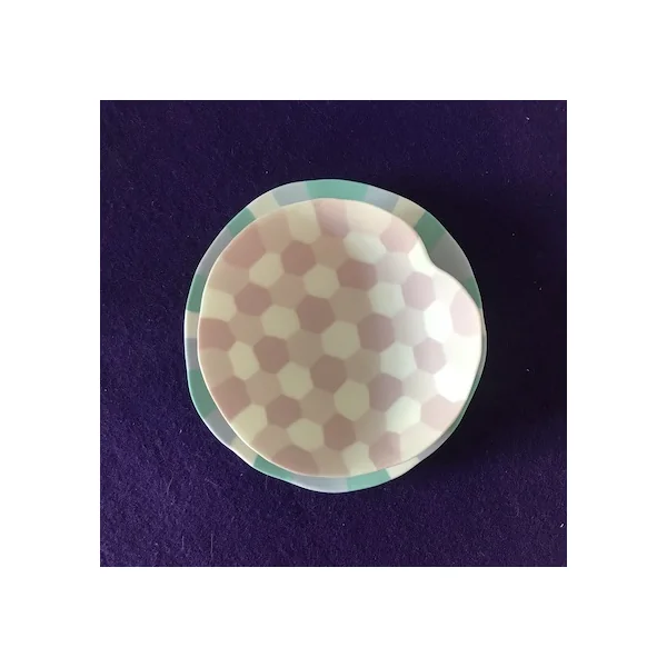 Assiette écailles de tortue en porcelaine – vert et blanc – Yuko Kuramatsu