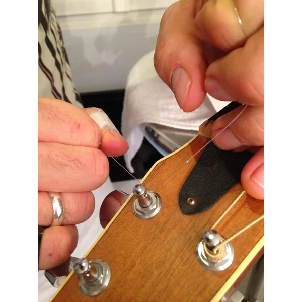 Changer les cordes de guitare classique, folk ou électrique