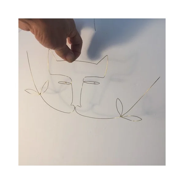 Chat à moustache fleurie – Dessin en fil de métal – Armel Barraud