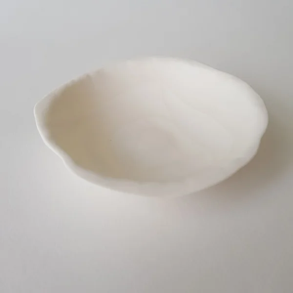 Coupelle-Rose en porcelaine – blanc – Yuko Kuramatsu