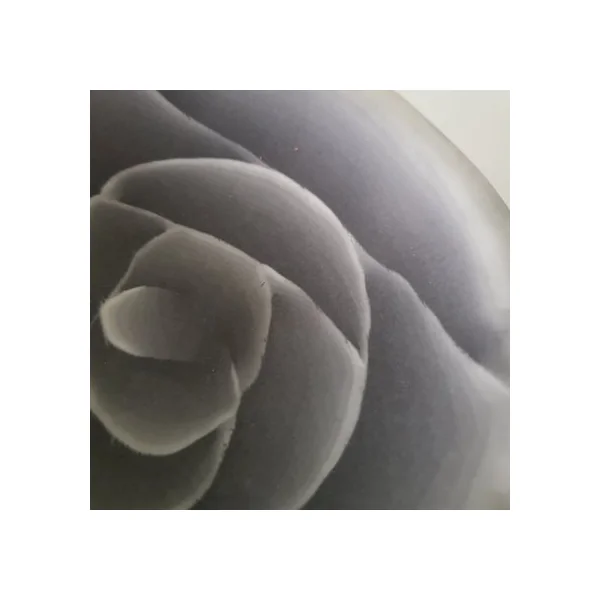Coupelle-Rose en porcelaine – noir – Yuko Kuramatsu