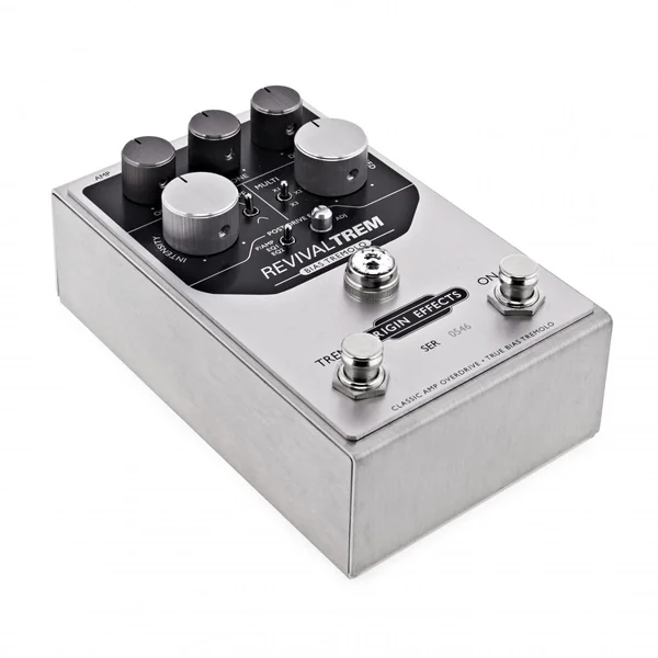 Deluxe 61 Tremolo Drive