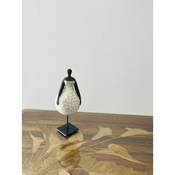 Demoiselle, sculpture Raku – Sylvie Souton Chany