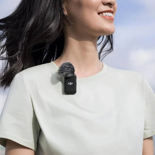 DJI Mic – Micro Cravate Sans Fil Double Canal avec Boîtier de Charge