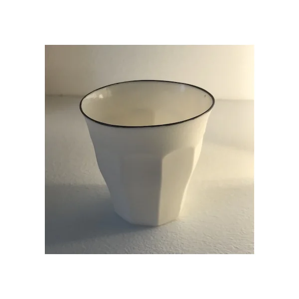 Gobelet de cantine 6,5 cm filet noir – Jinjin Sun, Atelier Murmur