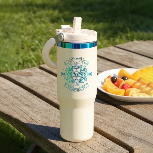 Gobelet en acier inoxydable avec poignée et paille, coloris crème blanc à irisé (0,9 L)