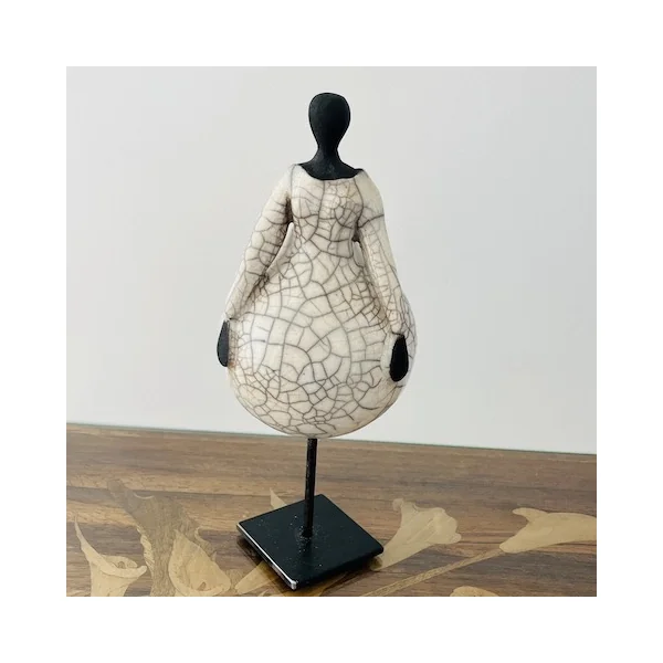 Grande Demoiselle, sculpture Raku – Sylvie Souton Chany