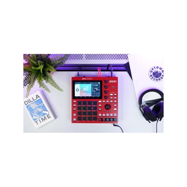 MPC-ONE+ AKAI PROFESSIONAL - 16 pads, 4 encodeurs, écran tactile, WiFi, Bluetooth, 16 Go