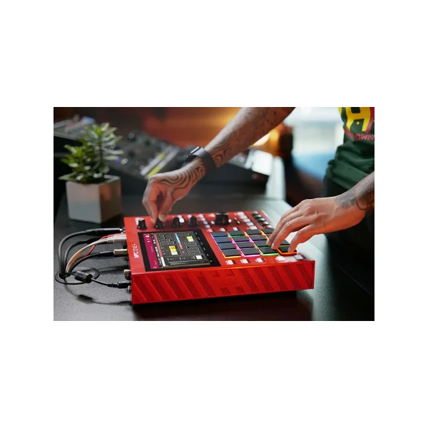MPC-ONE+ AKAI PROFESSIONAL - 16 pads, 4 encodeurs, écran tactile, WiFi, Bluetooth, 16 Go