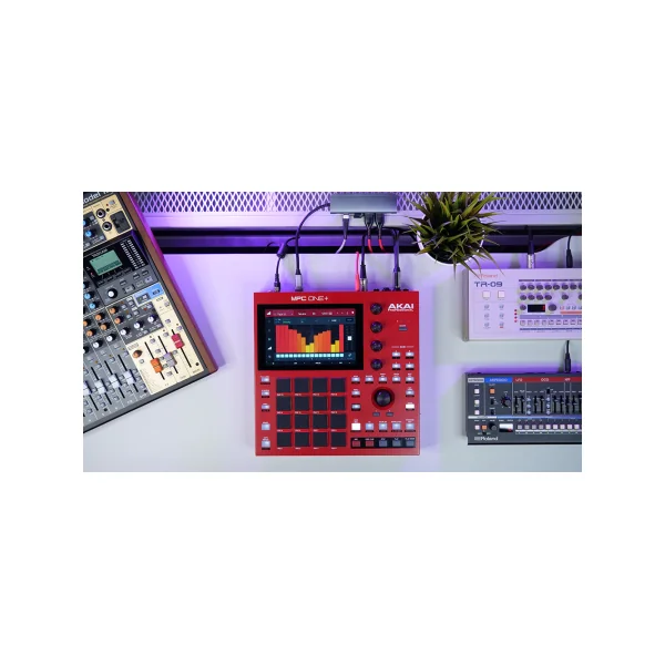 MPC-ONE+ AKAI PROFESSIONAL - 16 pads, 4 encodeurs, écran tactile, WiFi, Bluetooth, 16 Go