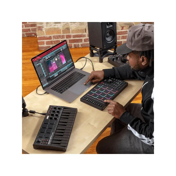 MPC-STUDIO-II AKAI PROFESSIONAL - 16 pads, ruban tactile 140 mm, écran OLED, logiciel MPC