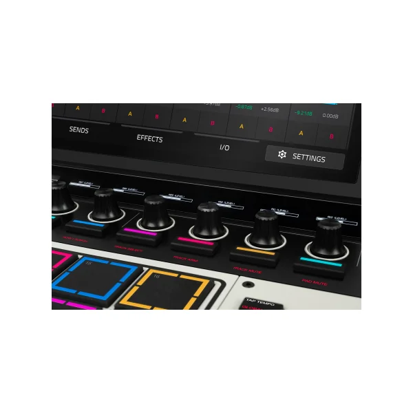 MPC-XL AKAI PROFESSIONAL - 10.1" tactile, 16 pads MPCe, 16 encodeurs, 8 cœurs, 16 Go RAM,
