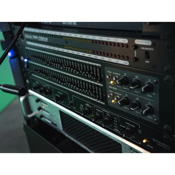 OMNITRONIC GEQ-2310 Equalizer 2x31-Band