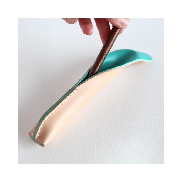 Porte stylo Pétale – turquoise et naturel – Pauline André