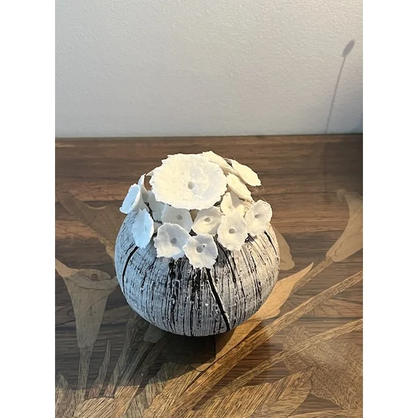 Sculpture en grès et porcelaine Planète-fleurs – Sylvie Souton Chany