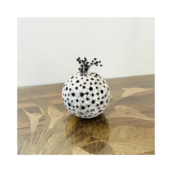 Sculptures en Raku Planète-fleur – Sylvie Souton Chany
