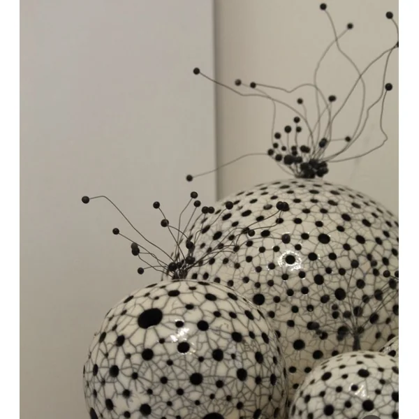 Sculptures en Raku Planète-fleur – Sylvie Souton Chany