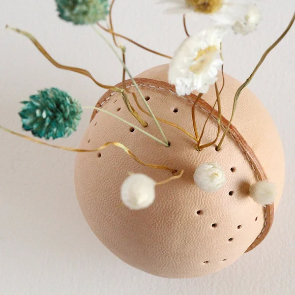Sphère pique-fleurs Akène – Pauline André