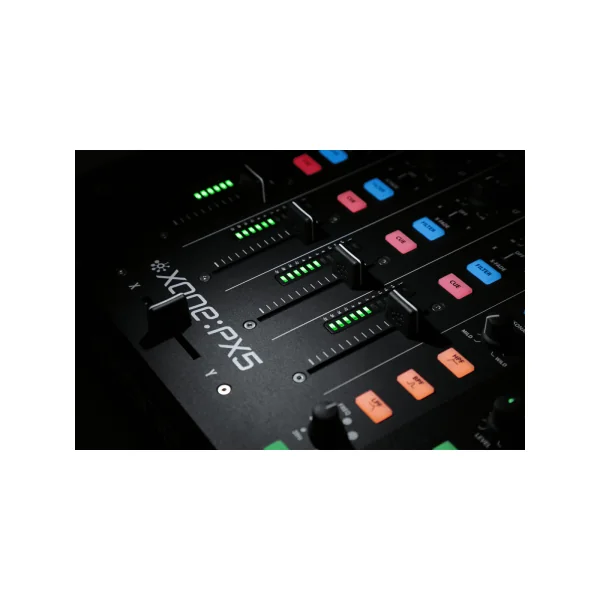 XONE-PX5 ALLEN & HEATH Console Club 4+1 voies stéréo 2 out stéréo