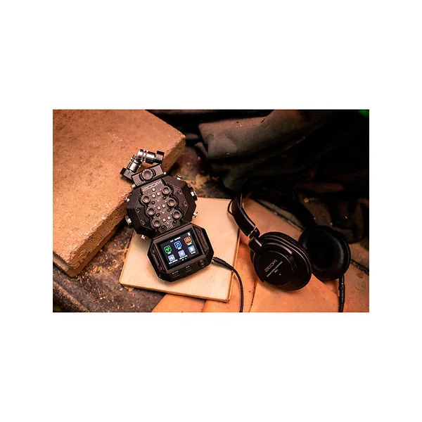 Zoom H8 - Enregistreur Portable Numérique Multi-Pistes